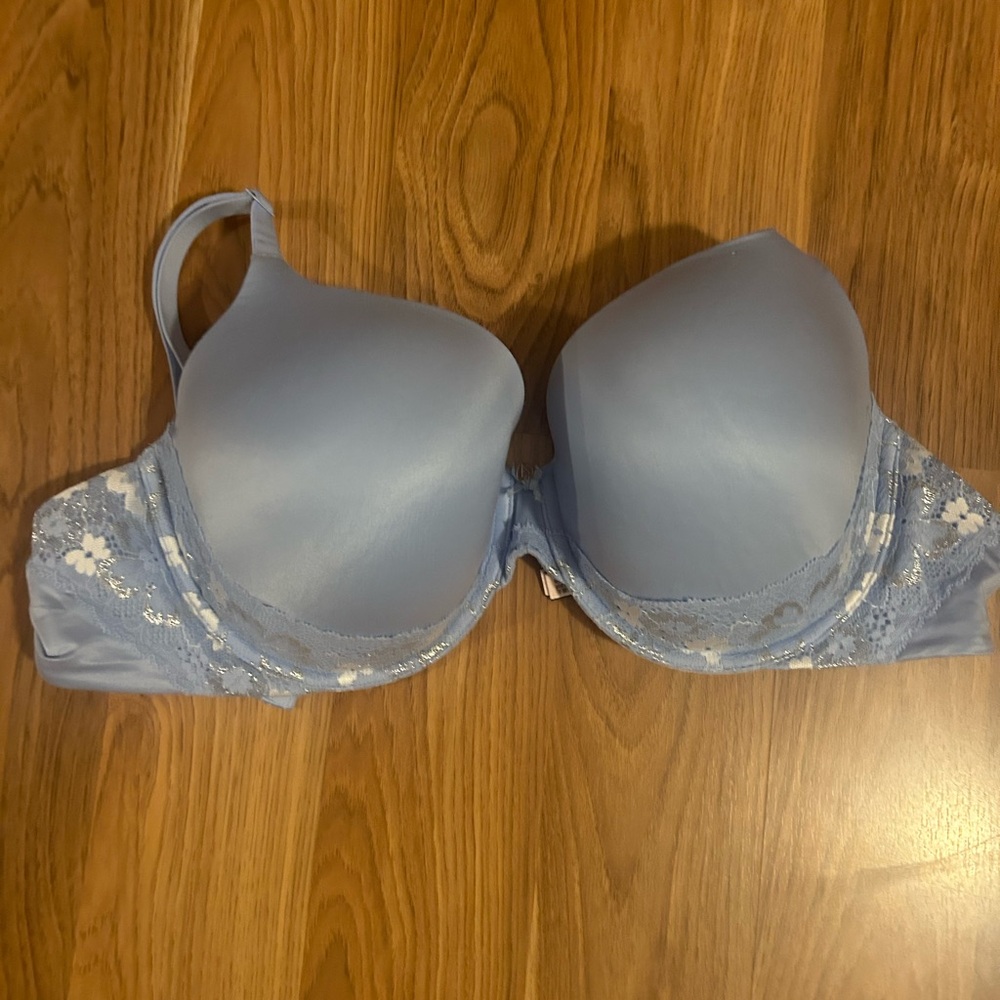40D Victoria Secret Bra